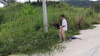 Deliver a feminine mate to fuck on the side of the road. พาเพื่อนสาวมาเย็ดข้างถนน 带个女性朋友在路边操