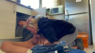 Hawt WIFE Oral-job TO THE PLUMBER IN THE Cook-room WITH CUM IN MOUNTH