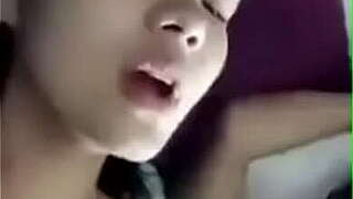 นัดเดี่ยวมาเย็ดเมียโชว์ แล้วผัวก็นอนดูเมียโดนเย็ดจนเสร็จ