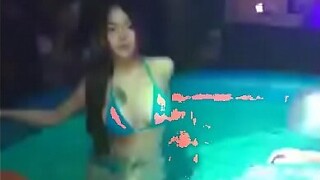 Nathalie Achielsteppe and นิชา ชูสุวรรณ. swimming pools Japanese h.