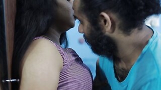 Saree intrigue hawt armpit lick, Vaishnavy and Sharun Raj hawt armpit take up with the tongue intrigue in saree, Mallu match saree armpit hawt kiss