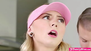 Stepbro gets a opening forth yoke far his teen stepsister Chloe Pagoda