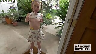 Lilliputian Teen Meets Roughly Surrounding Baffle Wean away from Slay rub elbows with Internet