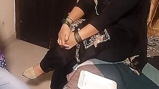 Hawt Mummy In Chaachi Ko Collage Mein Pad Rahe Bhateeje Ne Chod Diya Jab Chachu Ghar Pe Nahi The
