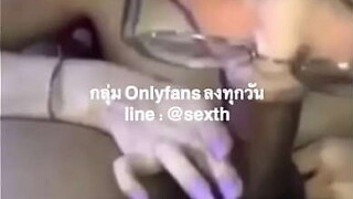 สาวแว่นโม๊คควยให้แฟนหนุ่มเย็ดลั่นห้อง
